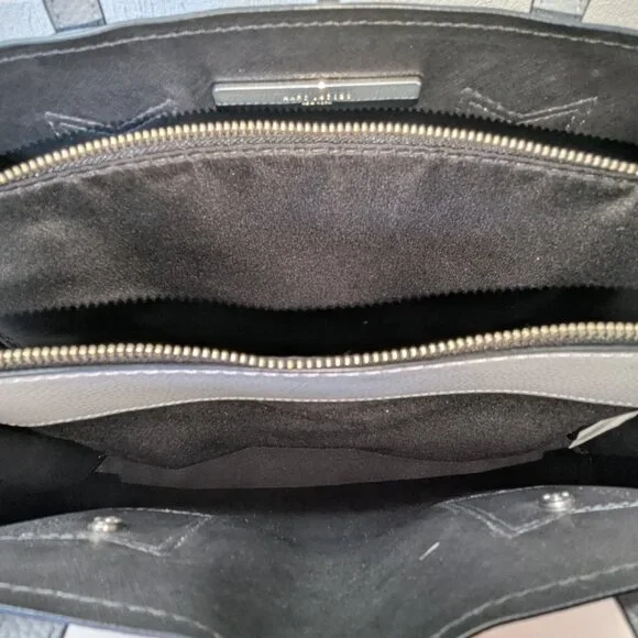 Marc Jacobs leather bag plus pouch & large zip pocket. EUC! Can hold an iPad. - Picture 6 of 9